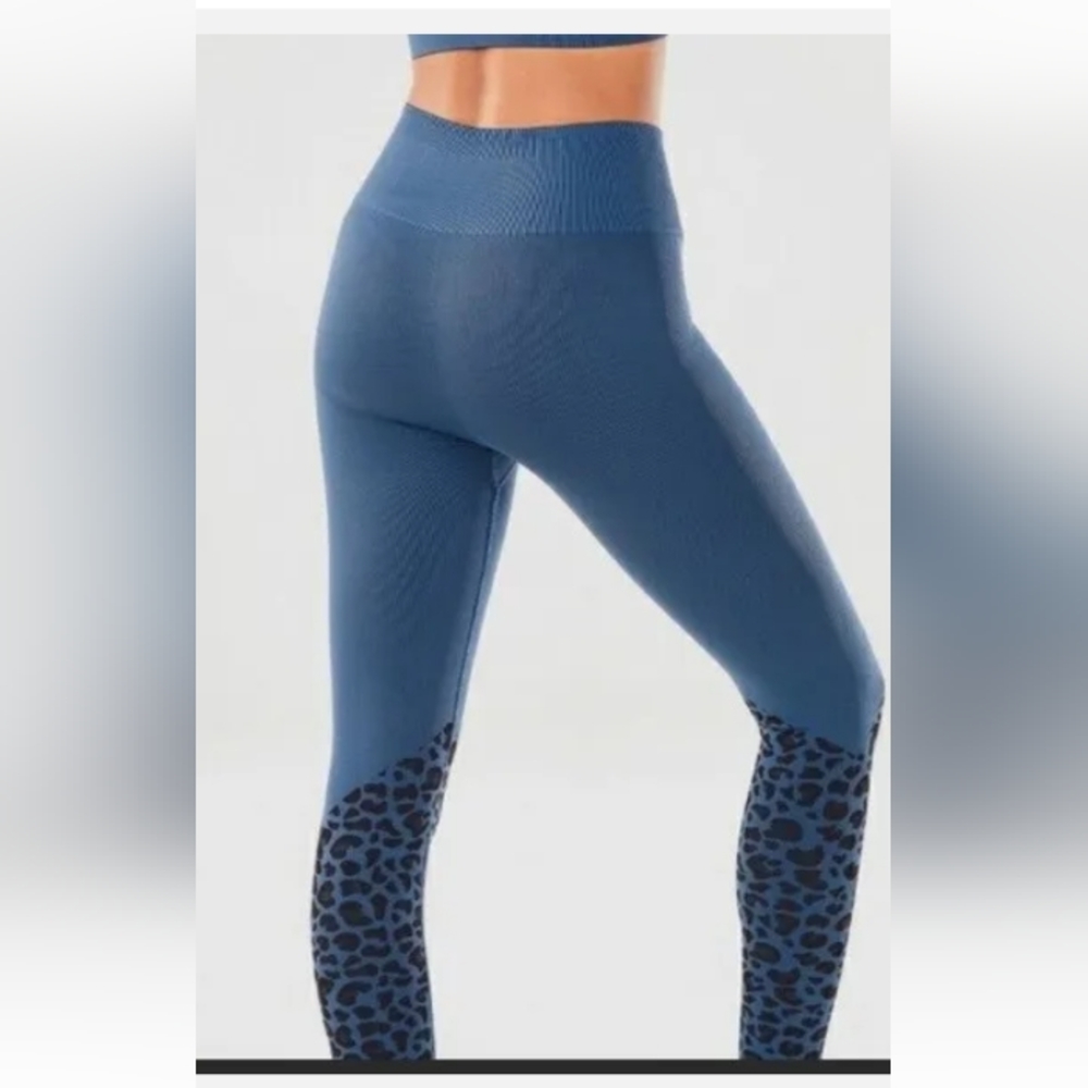 Fabletics seamless compression ankle leopard print leggings medium